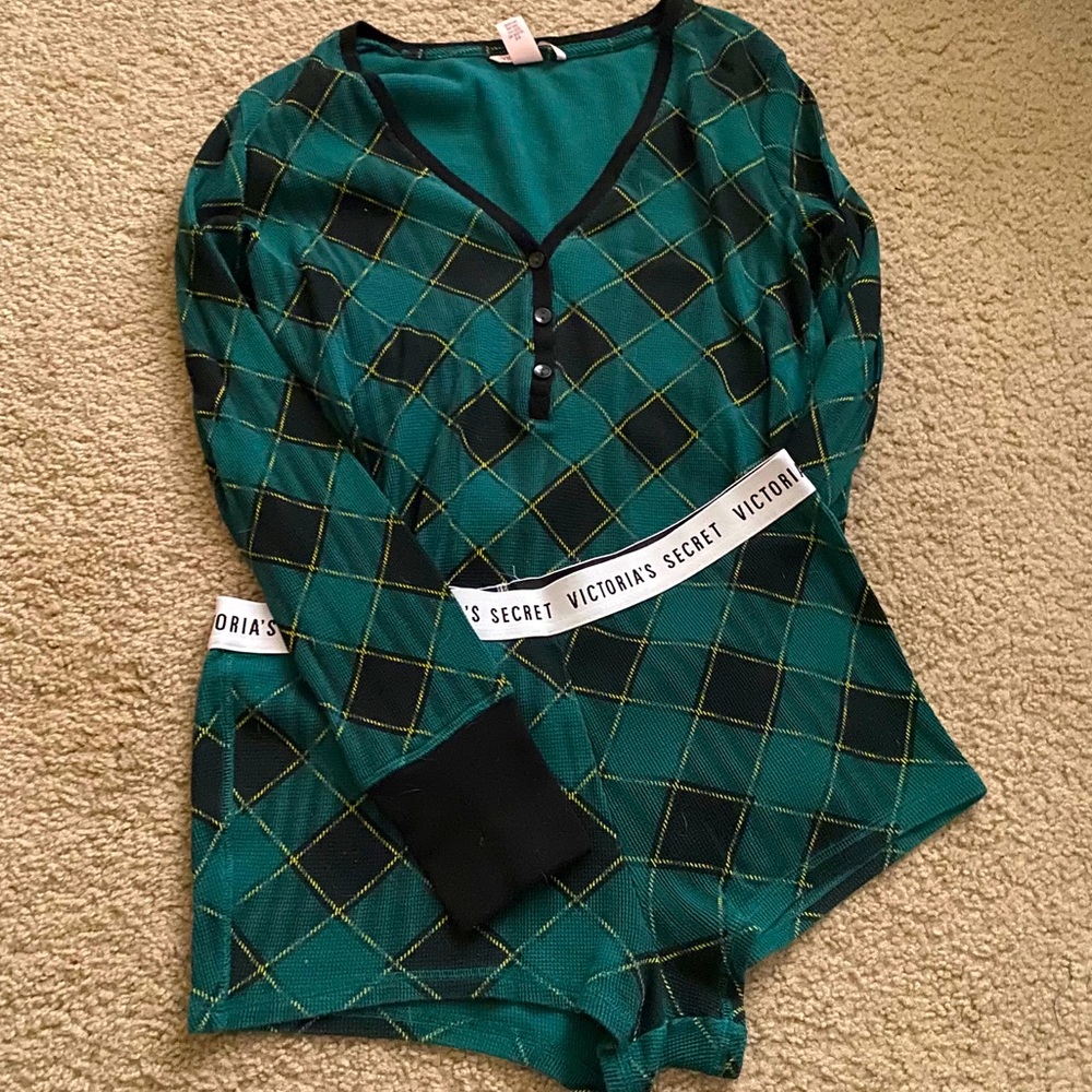 VS PJ set Sz Small Long Sleeve Shorts Plaid